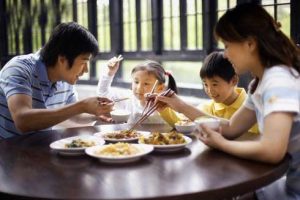 eating as a family without electronics