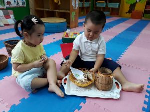 Đồ chơi đóng và đồ chơi mở